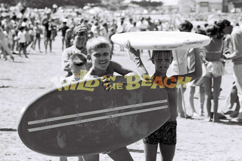 Kids on Lorne Beach. LP 011